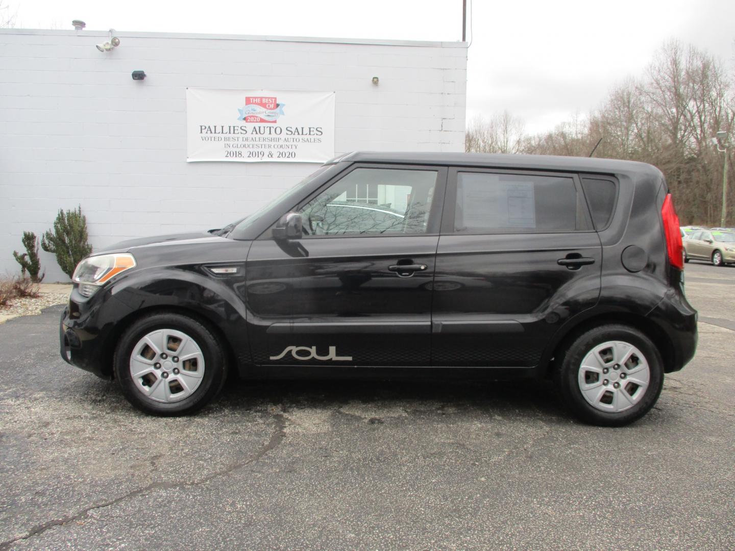 2013 BLACK Kia Soul Base (KNDJT2A57D7) with an 1.6L L4 DOHC 16V engine, 5-Speed Manual transmission, located at 540a Delsea Drive, Sewell, NJ, 08080, (856) 589-6888, 39.752560, -75.111206 - Photo#2